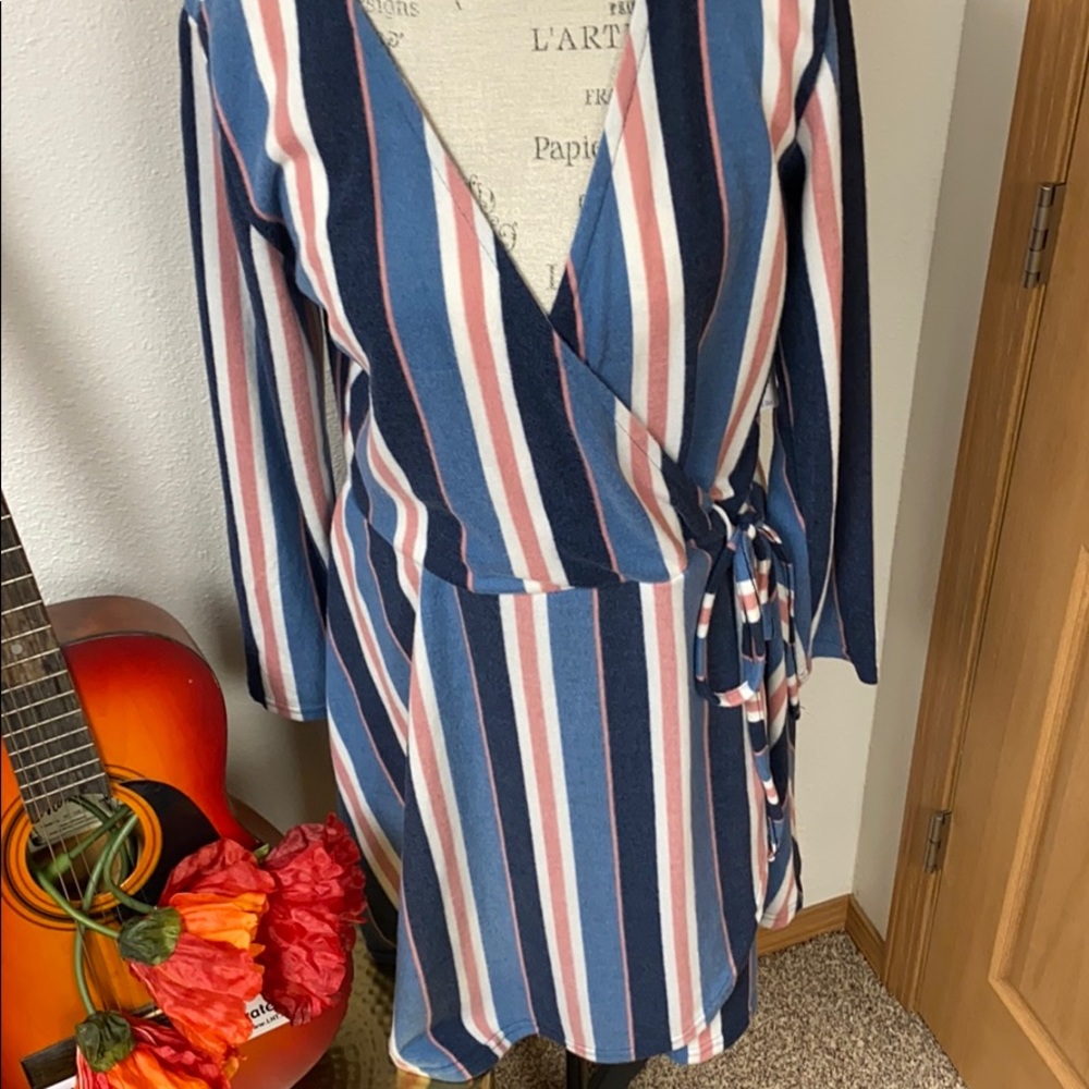 🌈 2/$30 NWT Striped wrap dress